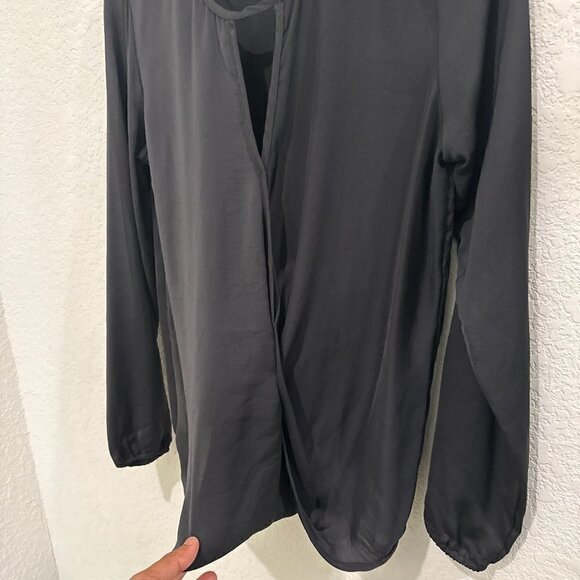 English Laundry Women's Black Long Sleeve Wrap Style Front Top Size Medium - Picture 3 of 8